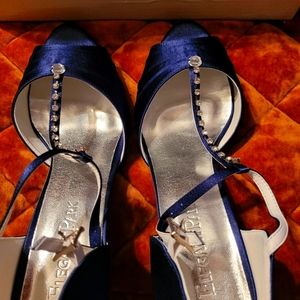 Elegant Park  size 8 navy  blue dress shoes